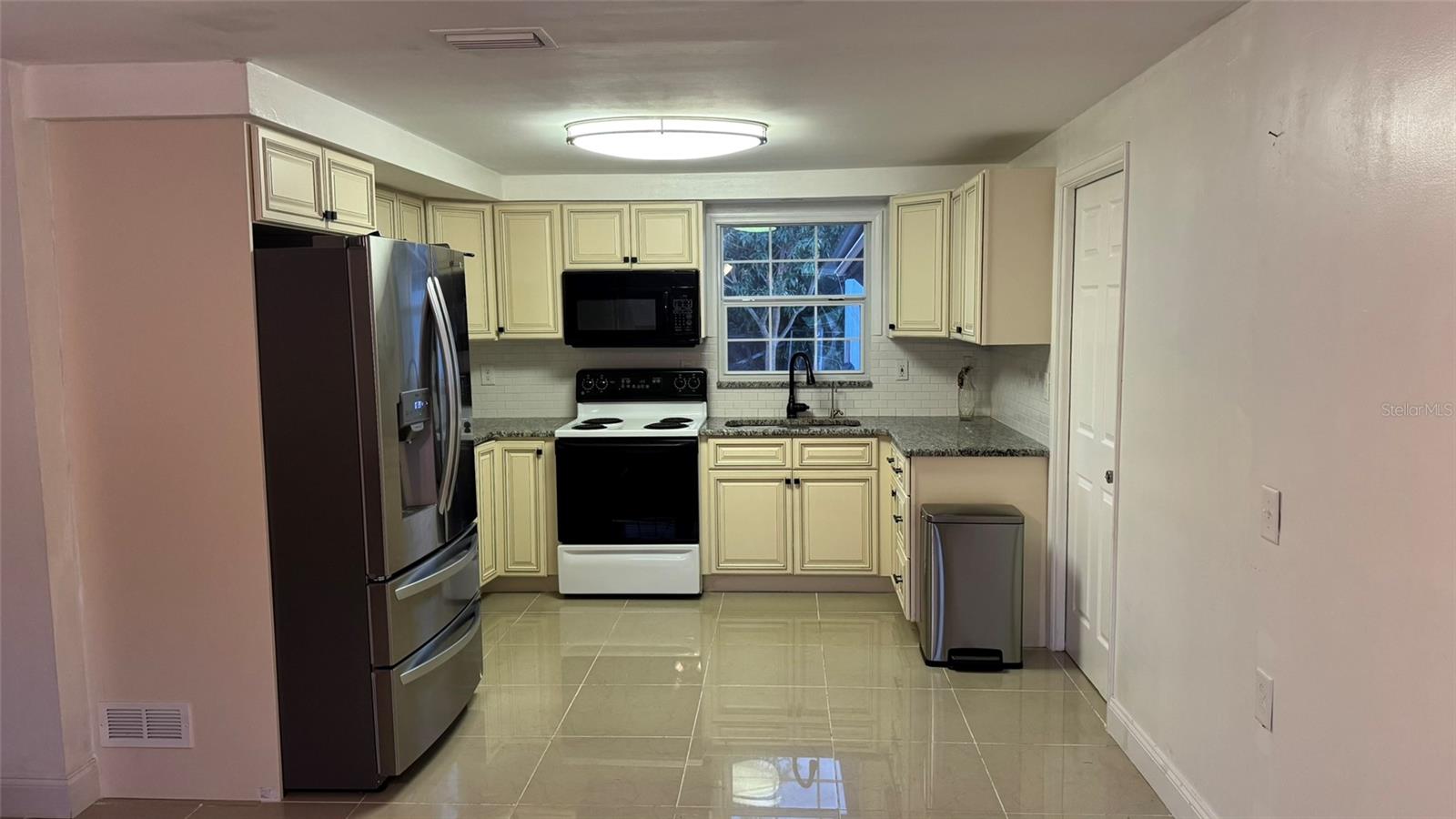 FAIRLAWN PARK MANOR - Residential Lease