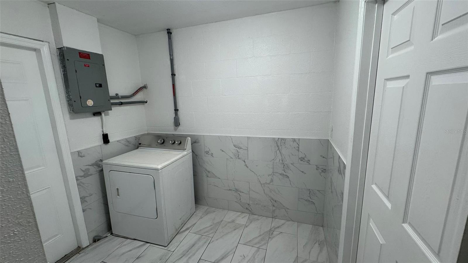 FAIRLAWN PARK MANOR - Residential Lease