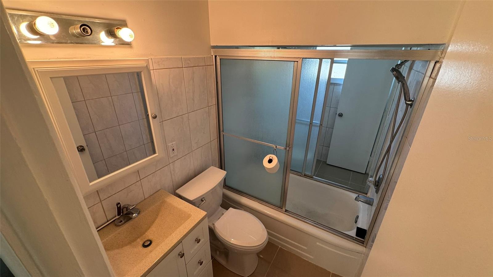 FAIRLAWN PARK MANOR - Residential Lease