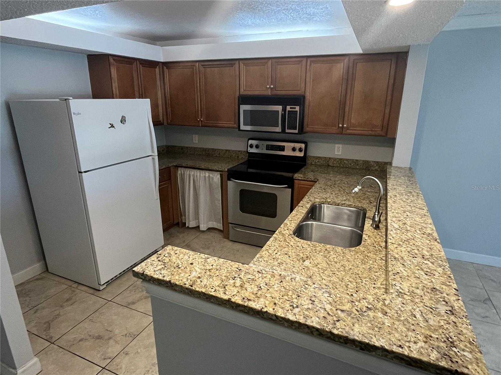 SARASOTA PALMS - Residential Lease