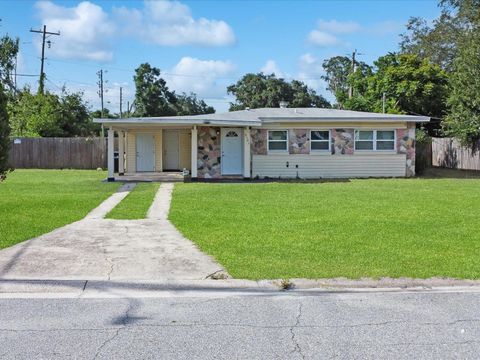 Photo of 8101 Dominguin Street, Orlando, FL 32817 (MLS # S5120808)