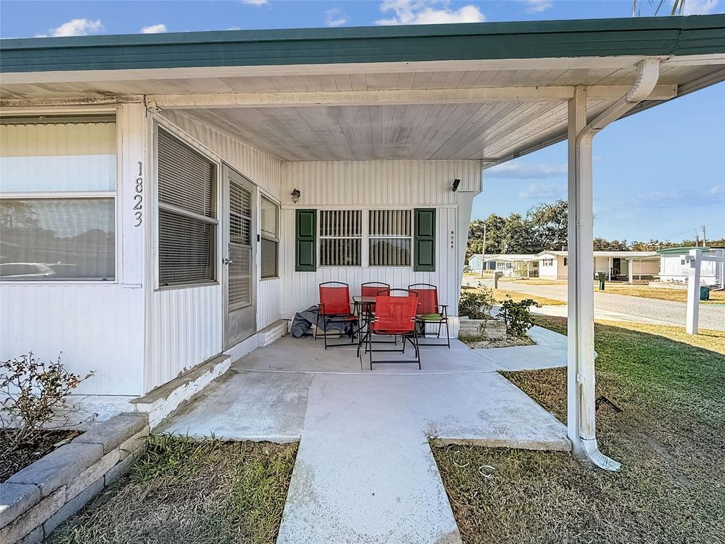 Photo of 1823 Blue Lake Drive, Lakeland, FL 33801 (MLS # L4958622)