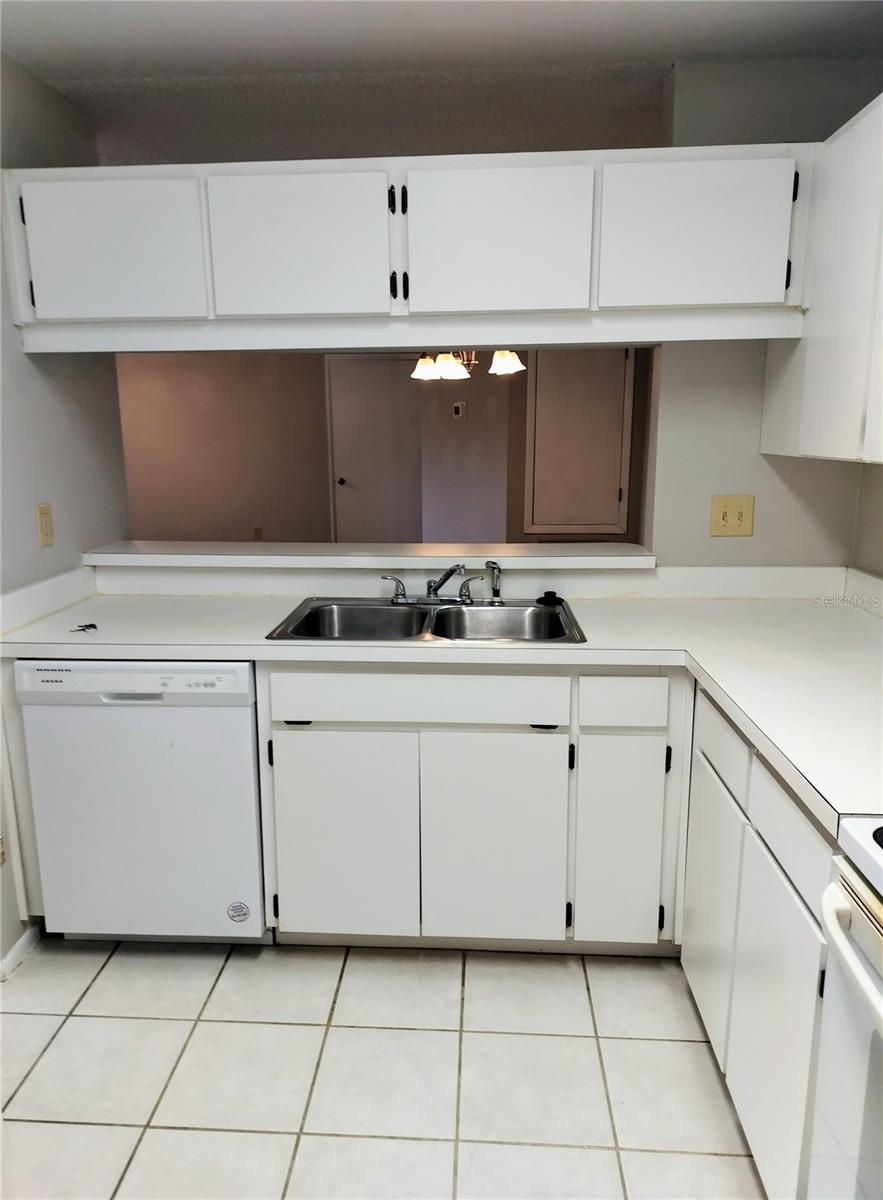 RAINTREE VILLAGE CONDO N - Residential