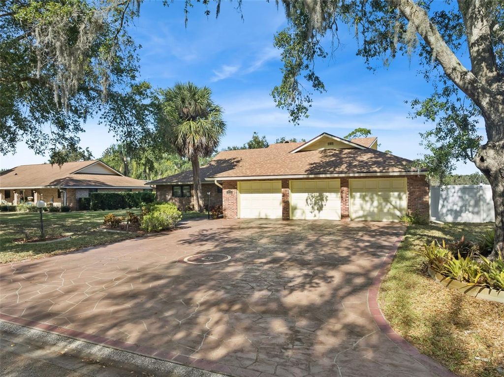 Photo of 9729 Wedgewood Lane, Leesburg, FL 34788 (MLS # G5106017)