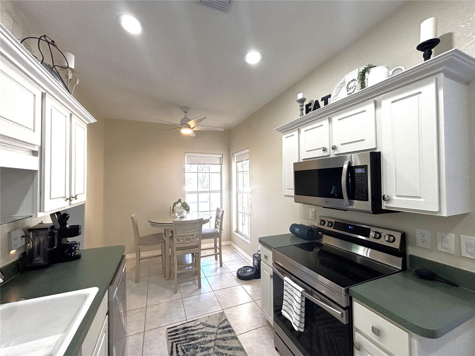 FOUNTAIN VIEW VILLAS - Residential Lease