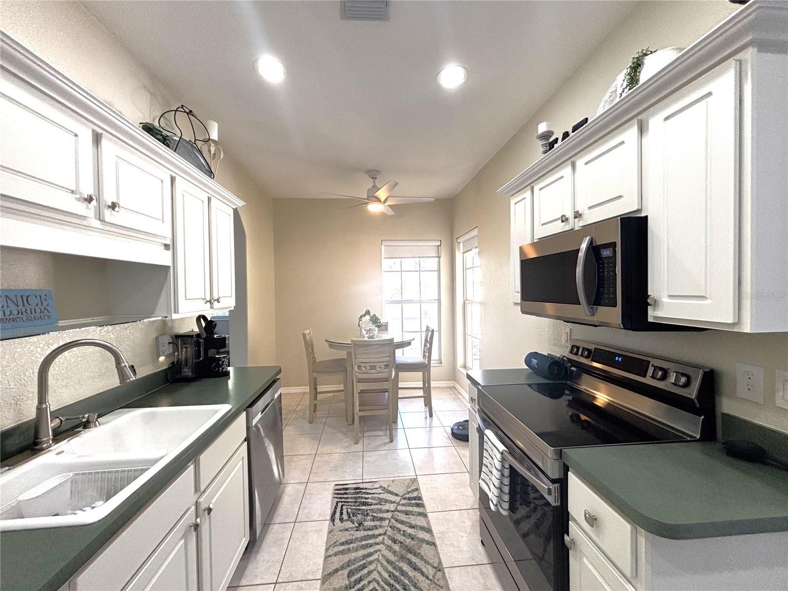 FOUNTAIN VIEW VILLAS - Residential Lease