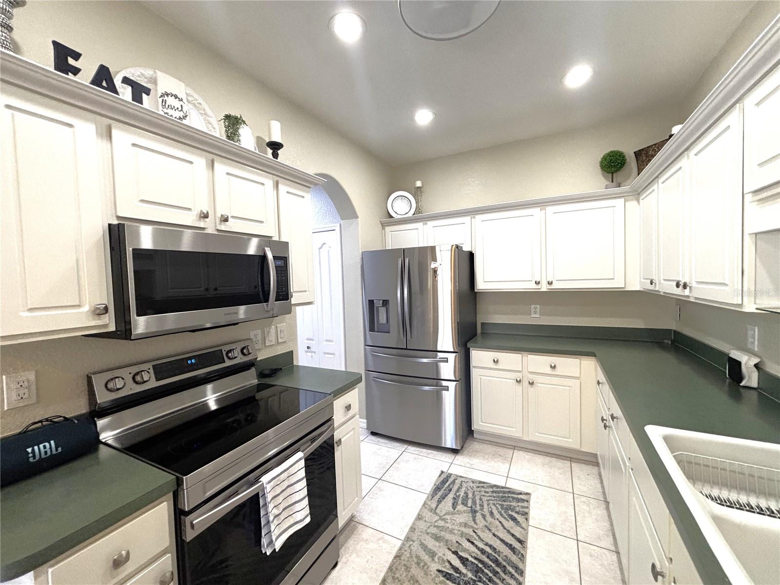 FOUNTAIN VIEW VILLAS - Residential Lease