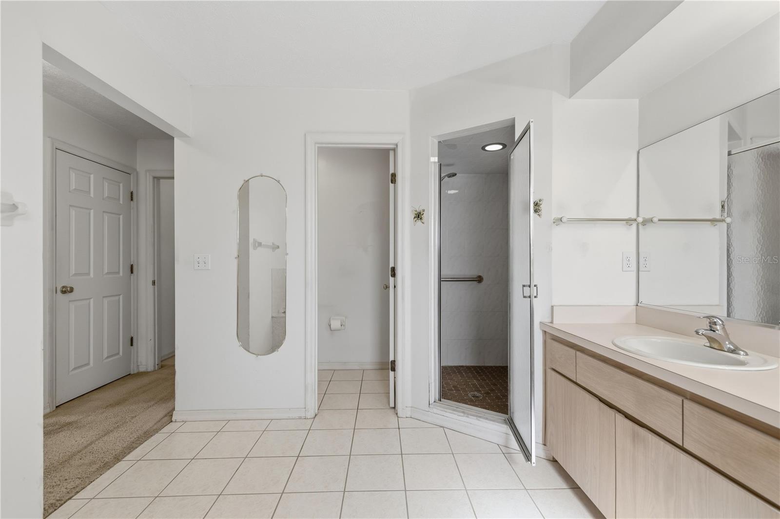 KINGS COURT - Residential