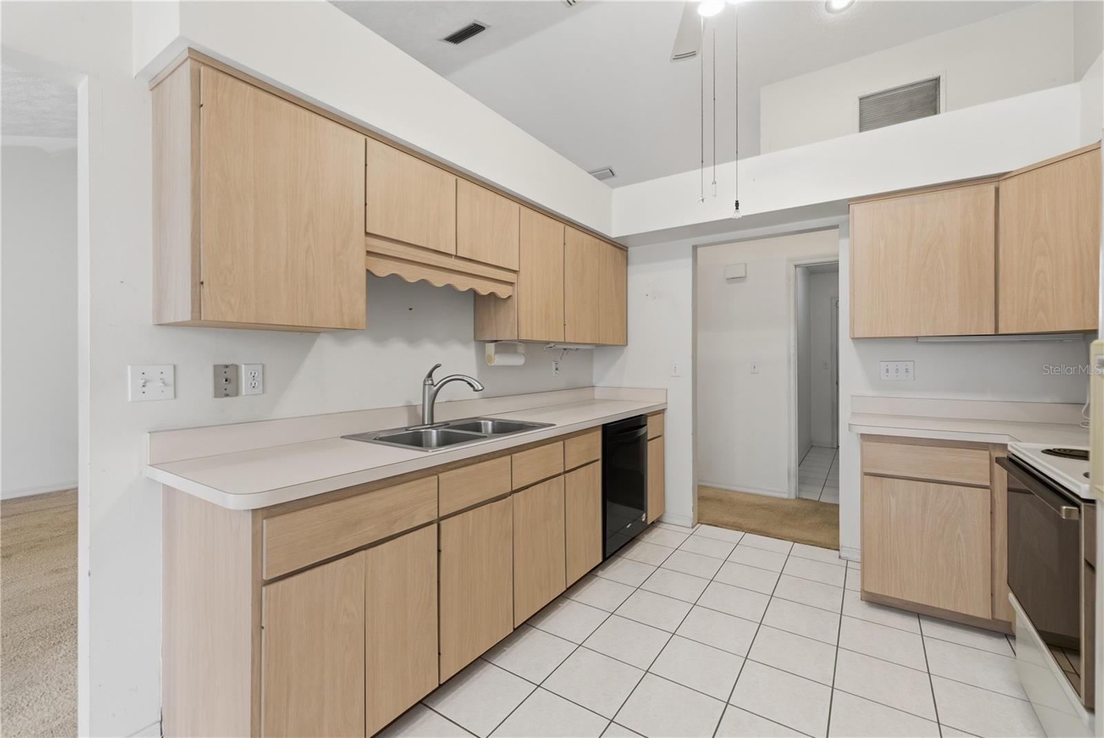 KINGS COURT - Residential