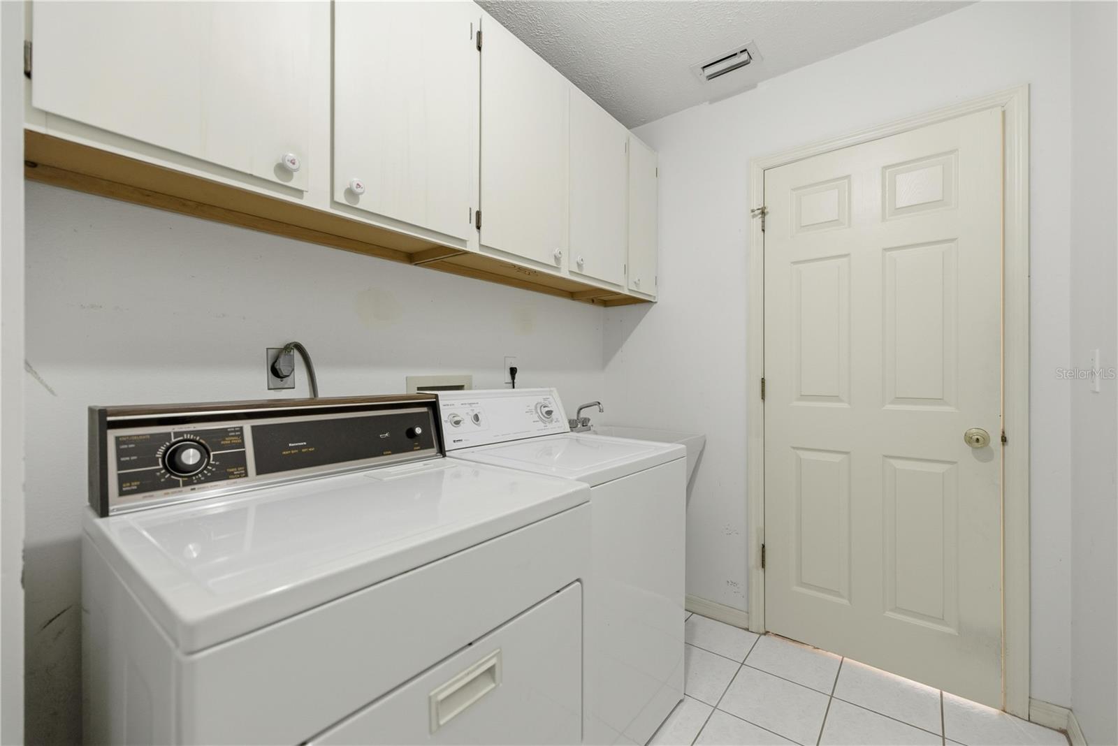 KINGS COURT - Residential