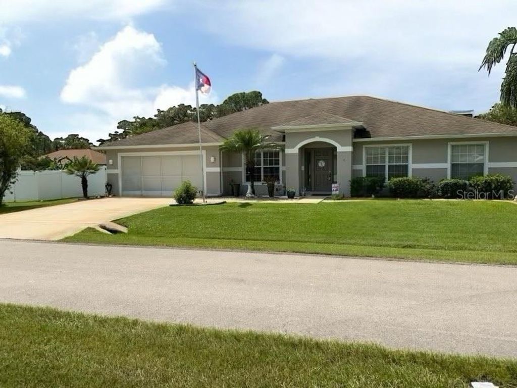 Photo of 7 Bickshire Ln, Palm Coast, FL 32137 (MLS # FC312013)