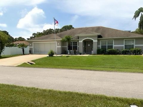 Photo of 7 Bickshire Ln, Palm Coast, FL 32137 (MLS # FC312013)