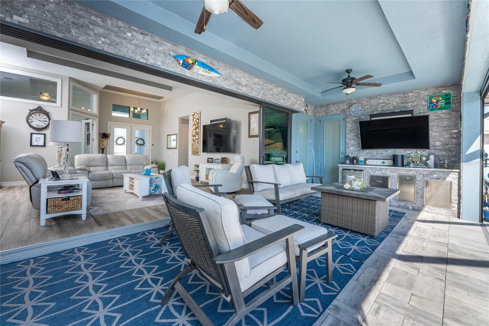 ROTONDA LAKES - Residential