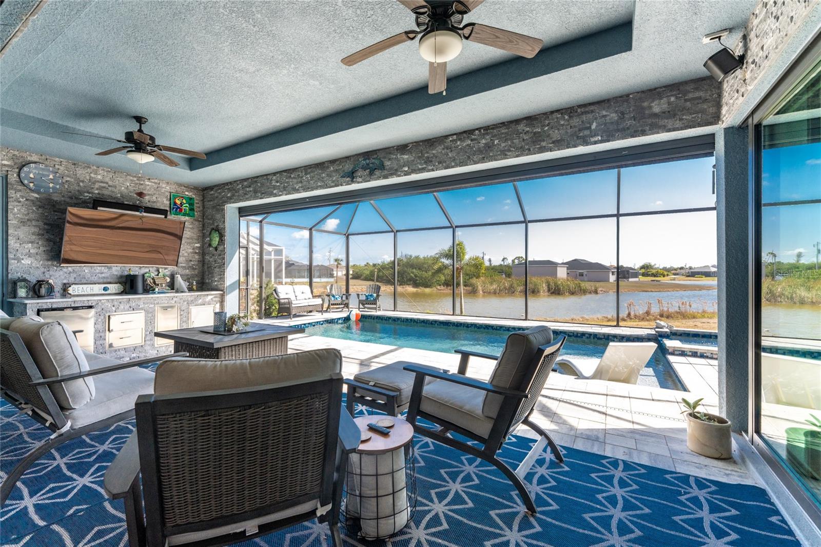 ROTONDA LAKES - Residential