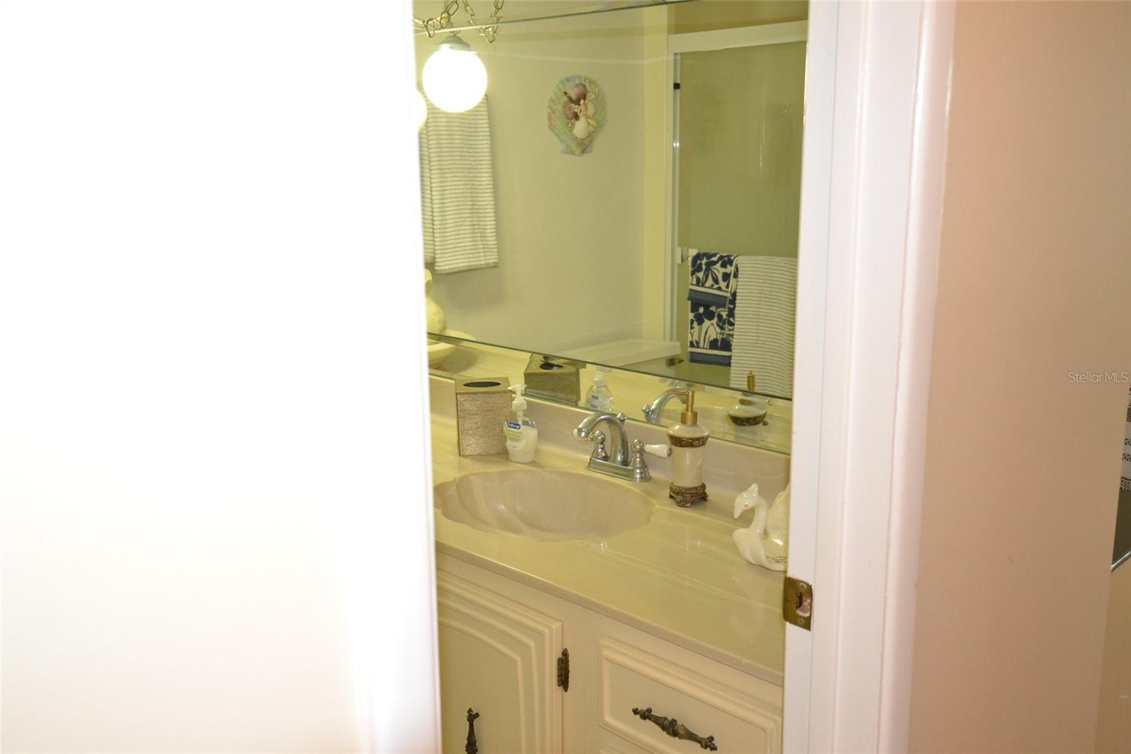 ISLANDER THE CONDO - Residential Lease