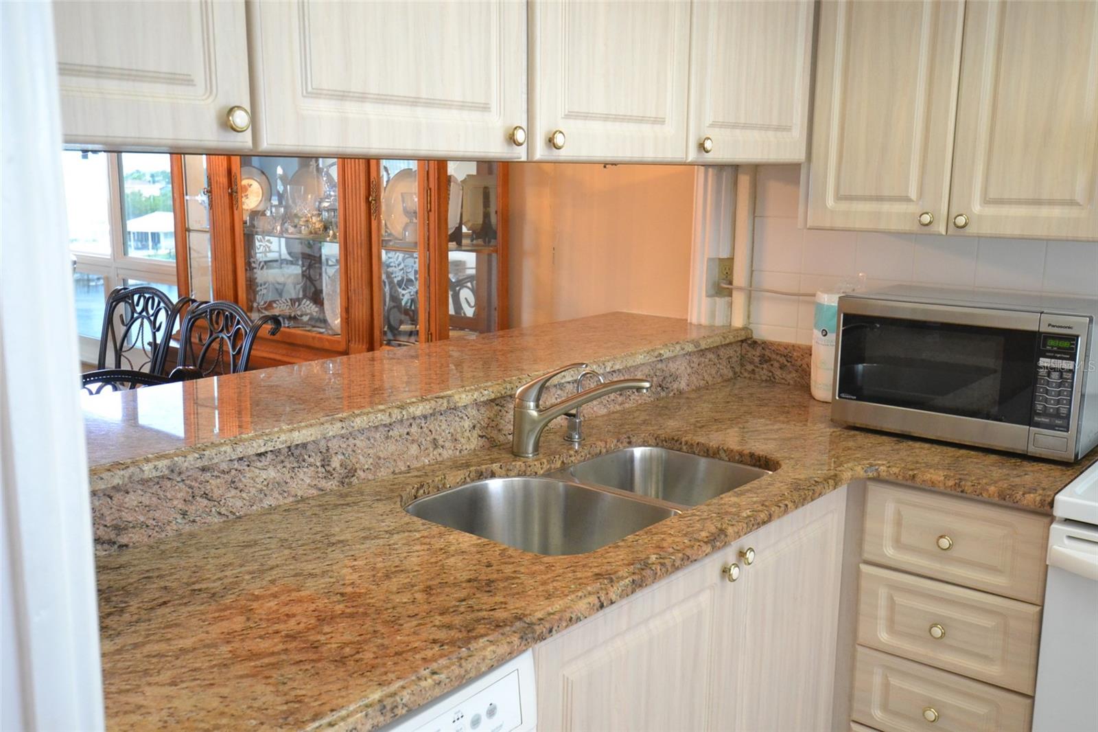 ISLANDER THE CONDO - Residential Lease