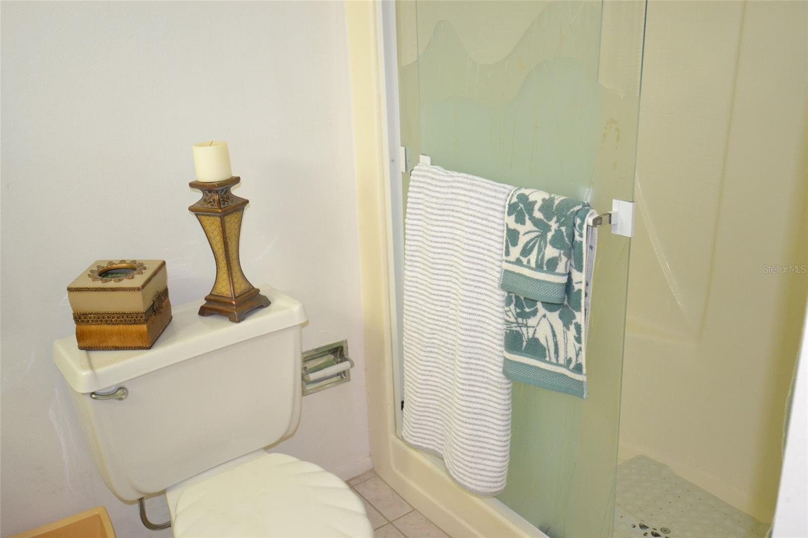 ISLANDER THE CONDO - Residential Lease