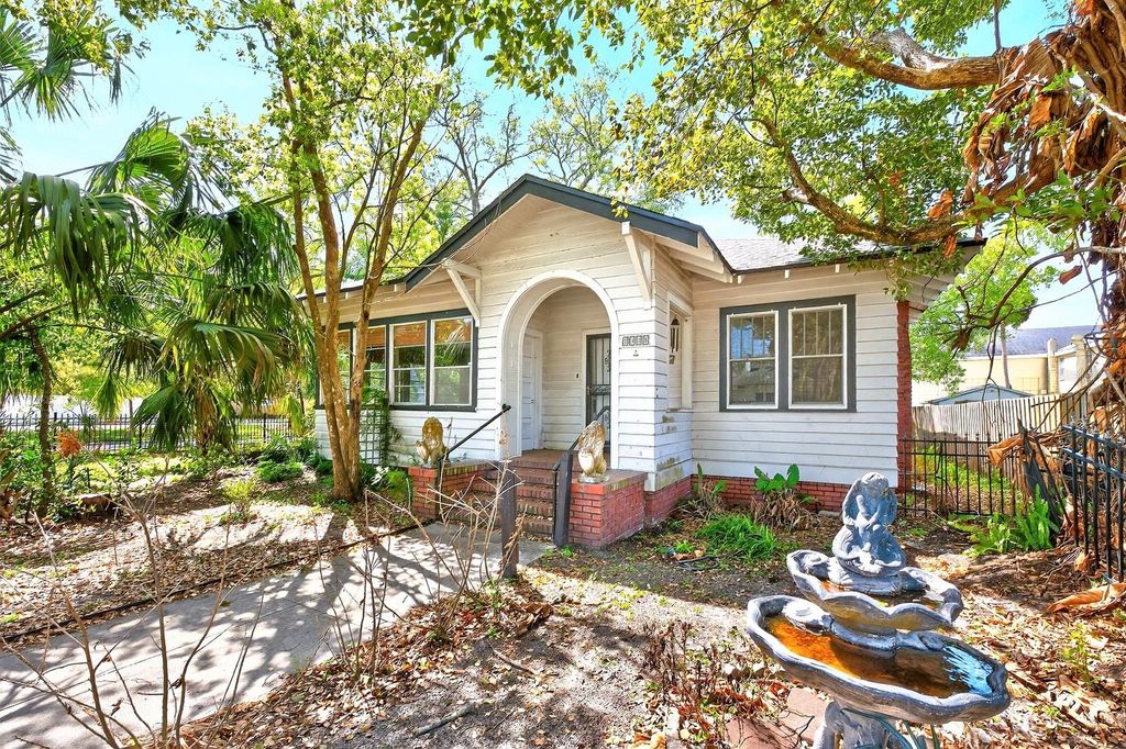 Photo of 1318 S Park Avenue, Sanford, FL 32771 (MLS # O6392950)