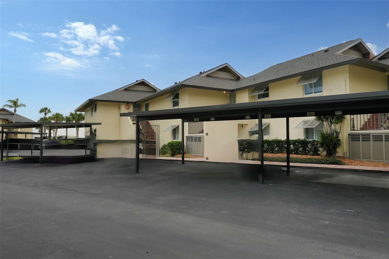 PELICAN HARBOUR & BEACH CLUB - Residential