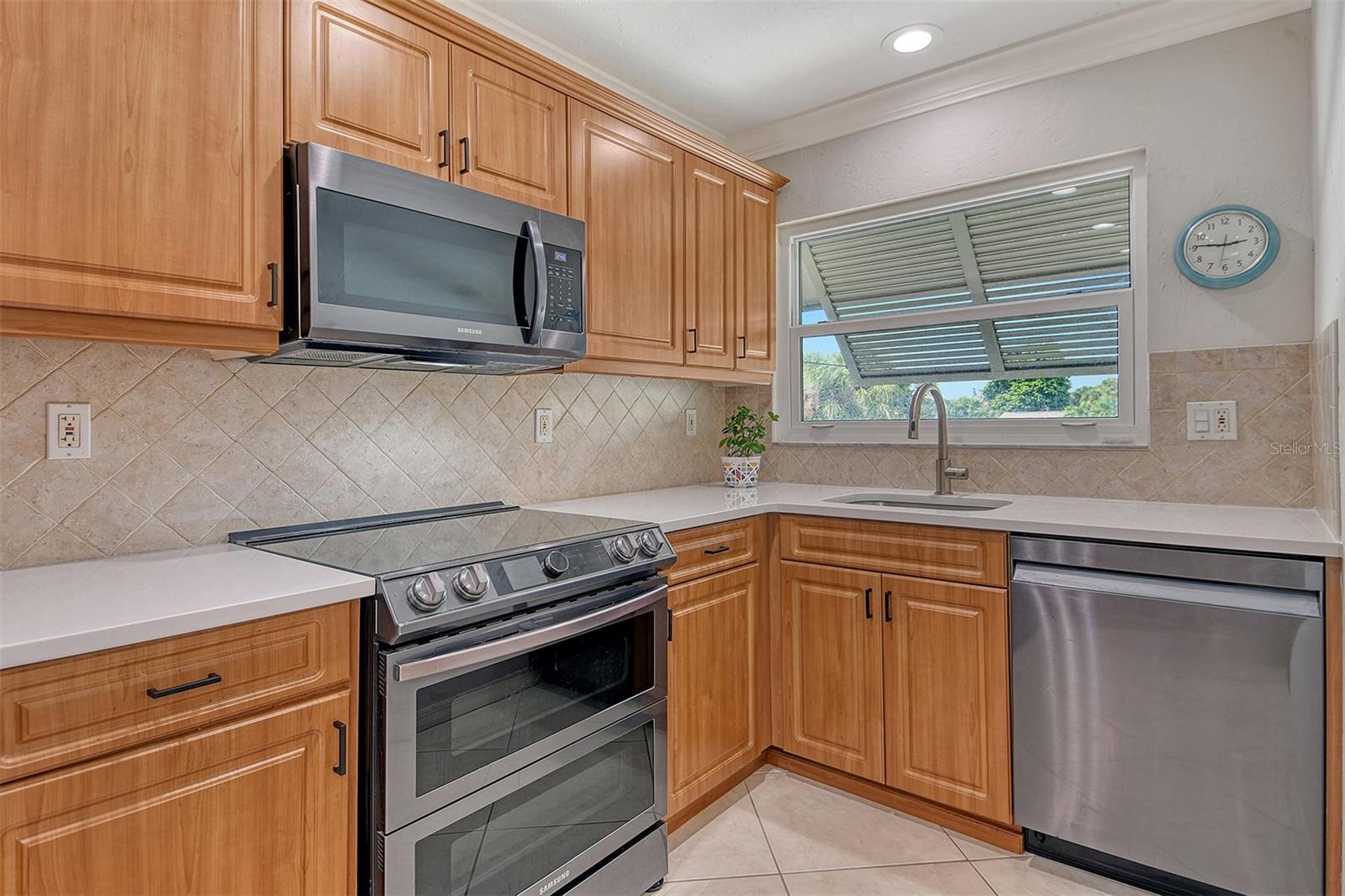 PELICAN HARBOUR & BEACH CLUB - Residential