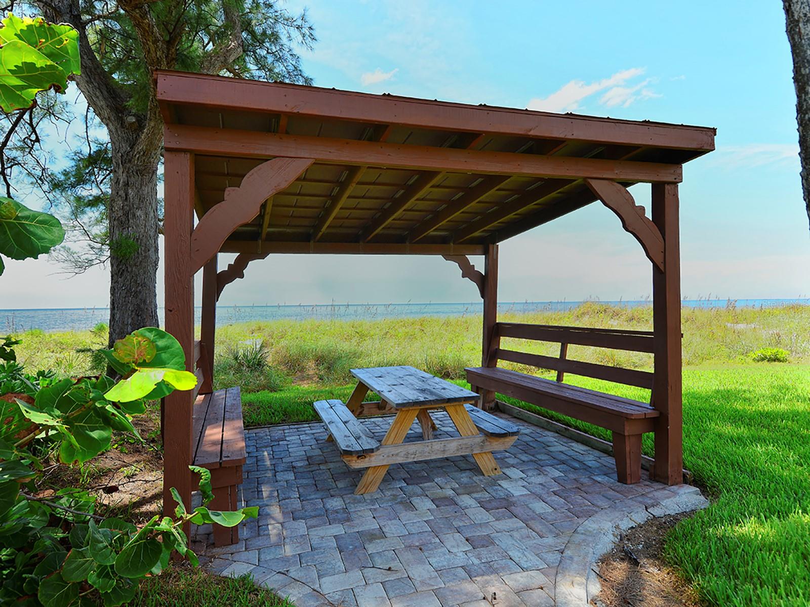 PELICAN HARBOUR & BEACH CLUB - Residential