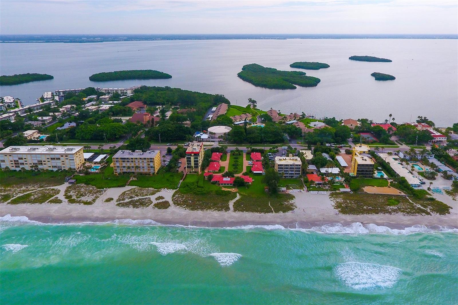 PELICAN HARBOUR & BEACH CLUB - Residential