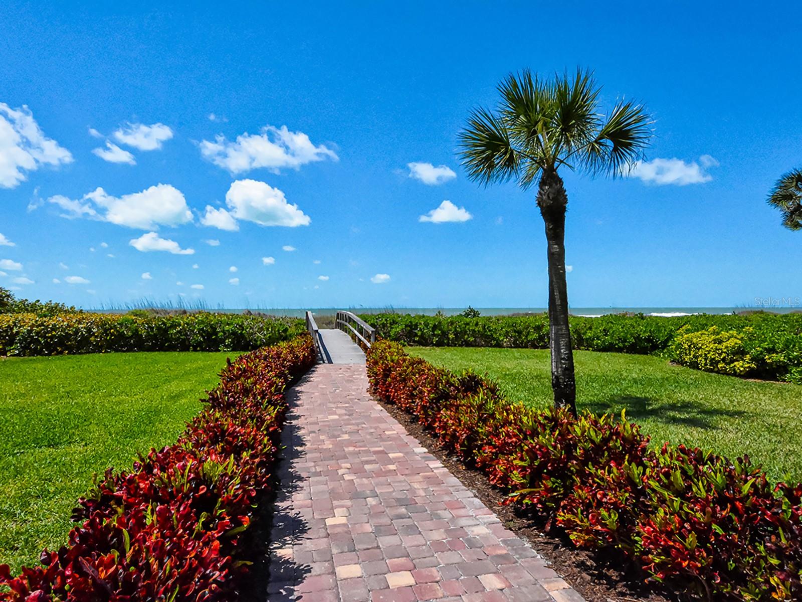 PELICAN HARBOUR & BEACH CLUB - Residential