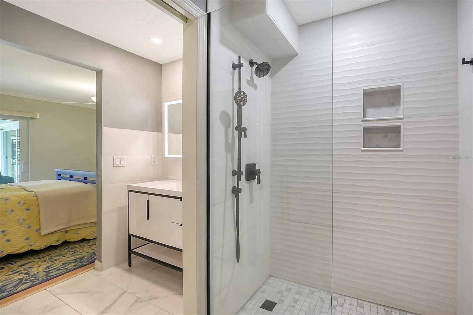 PELICAN HARBOUR & BEACH CLUB - Residential