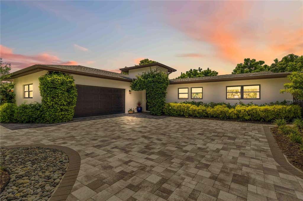 Photo of 2410 Siesta Drive, Sarasota, FL 34239 (MLS # A4704038)