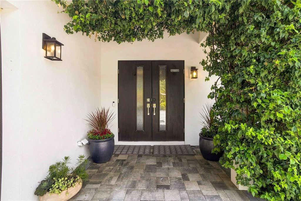 Photo of 2410 Siesta Drive, Sarasota, FL 34239 (MLS # A4704038)