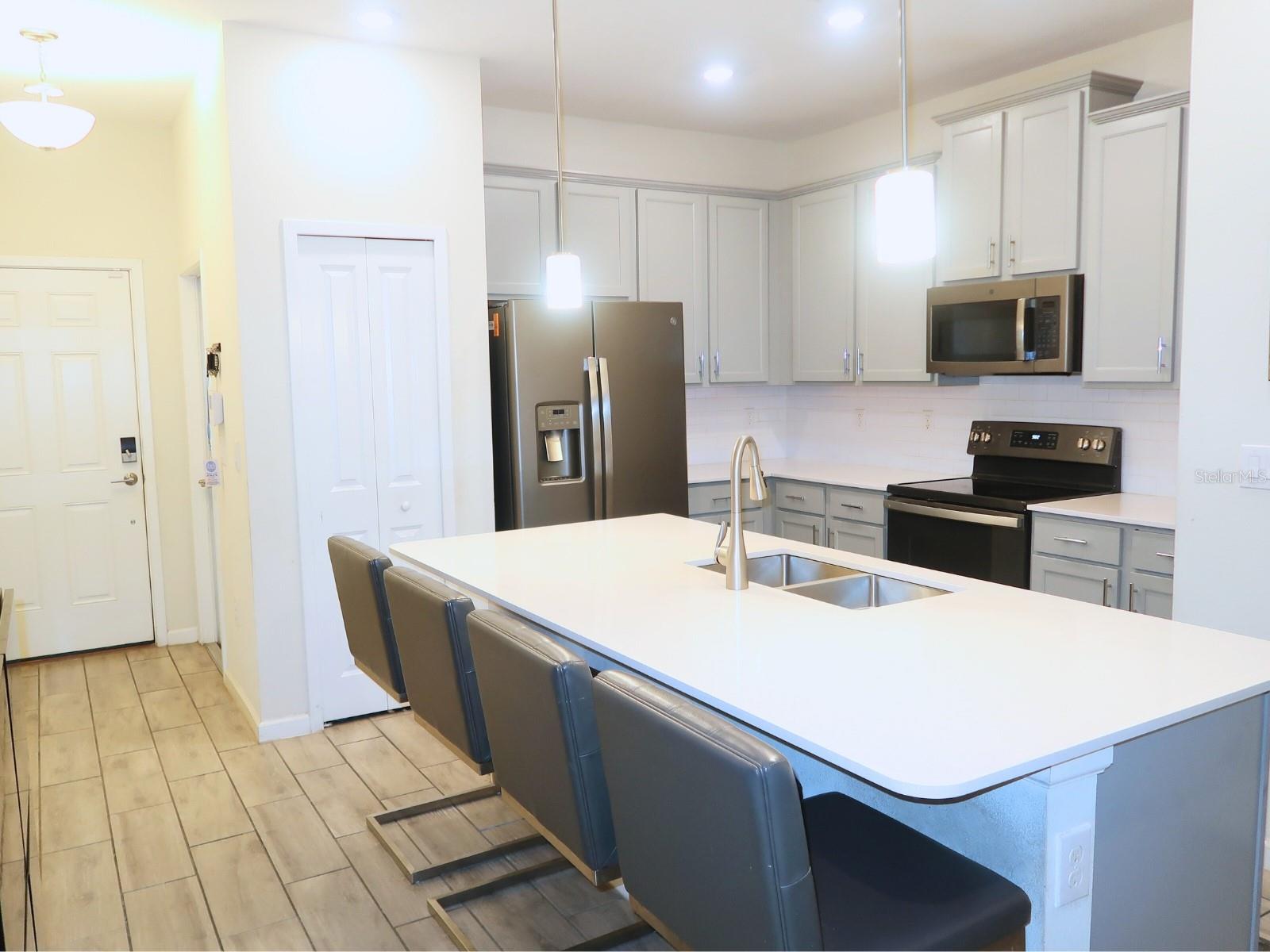 ECON TRLS PH 2 - Residential Lease