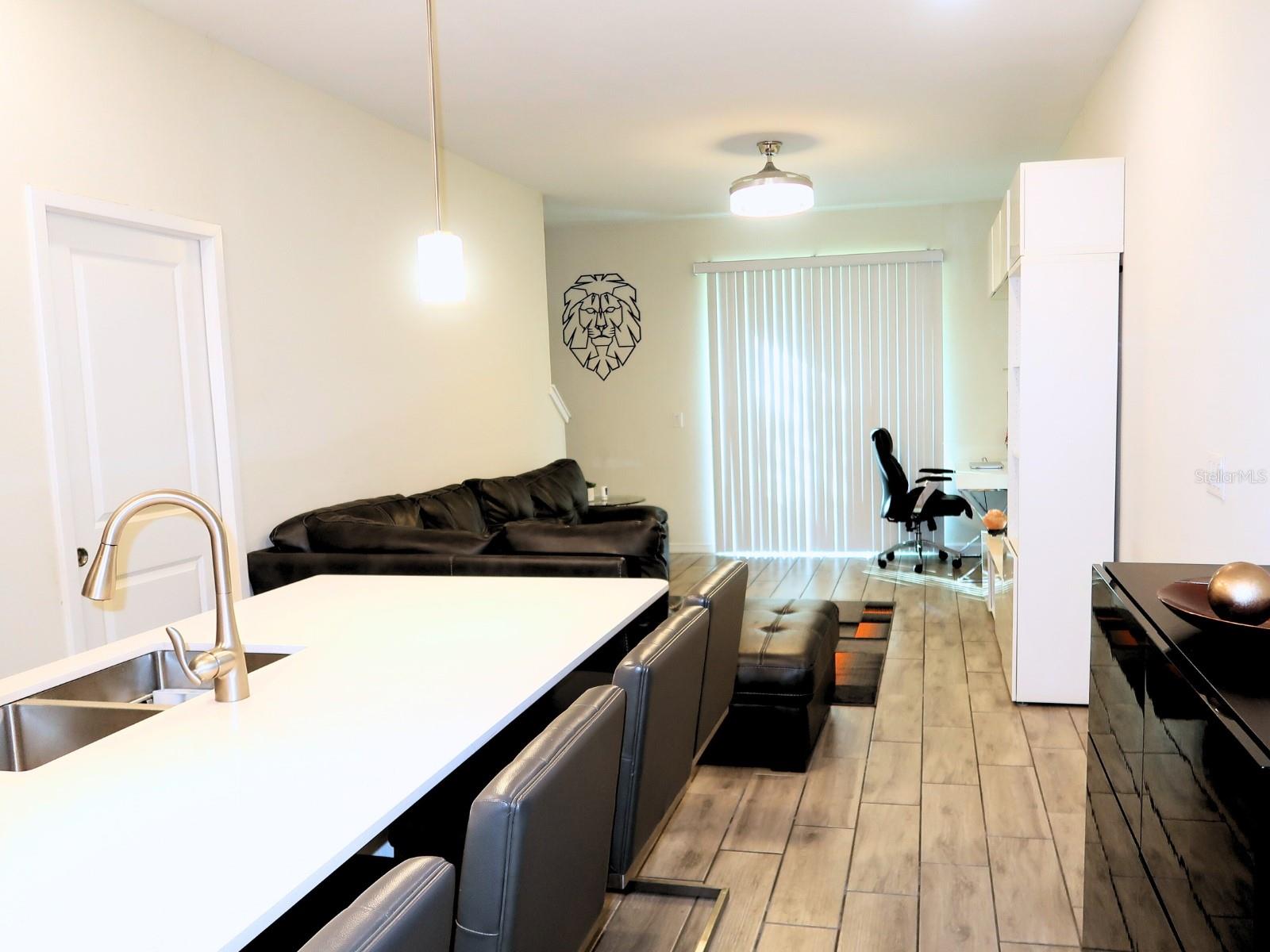 ECON TRLS PH 2 - Residential Lease