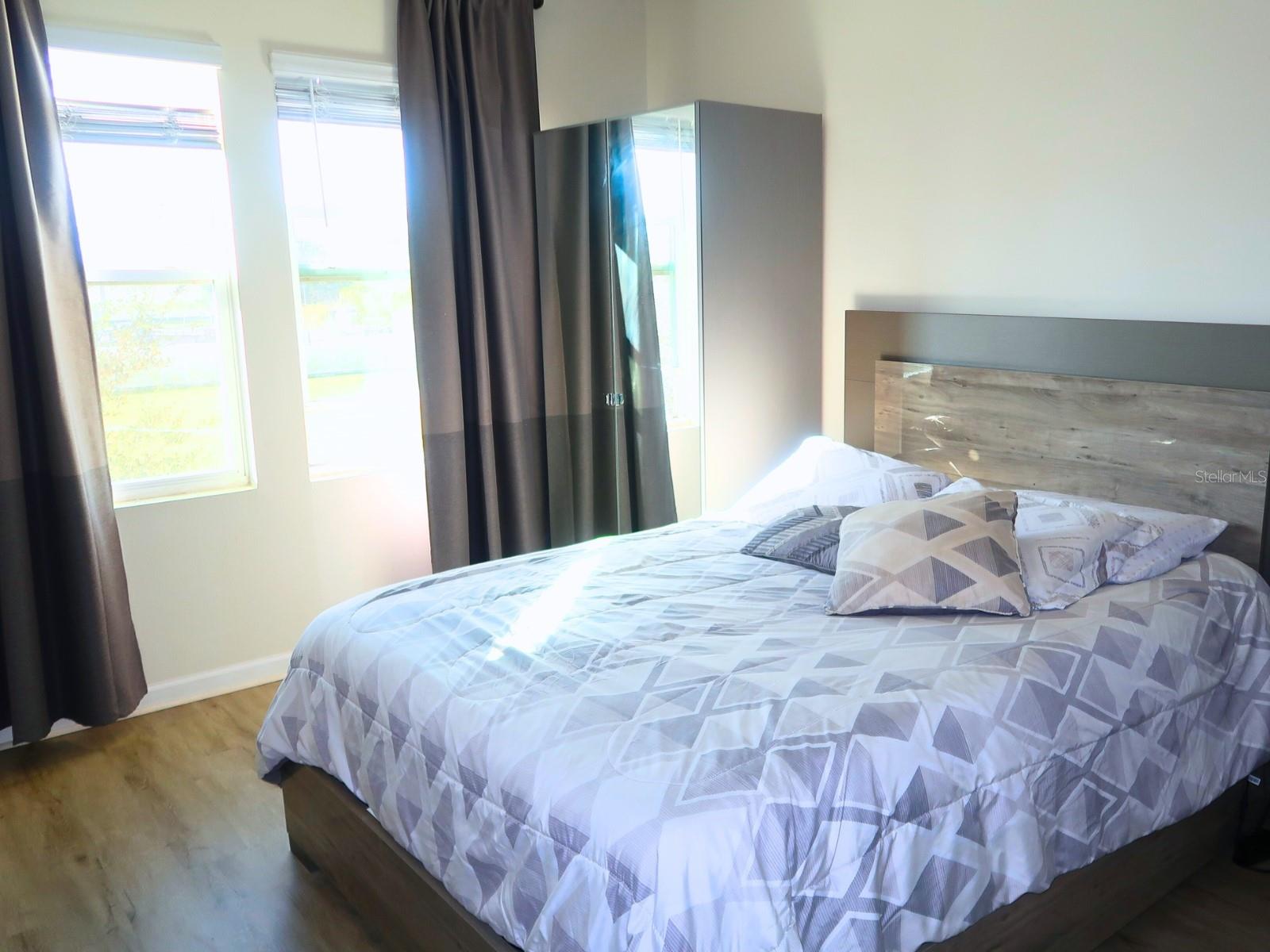 ECON TRLS PH 2 - Residential Lease