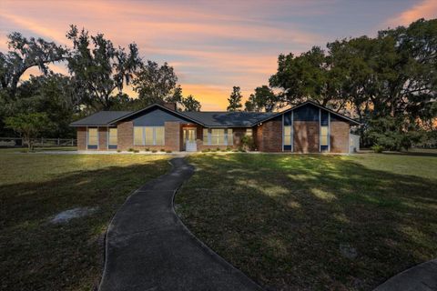 A home in DELAND