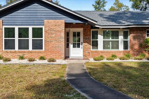 A home in DELAND