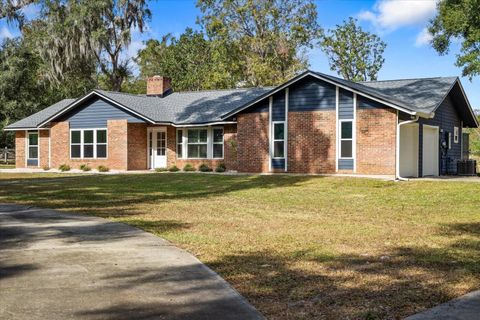 A home in DELAND