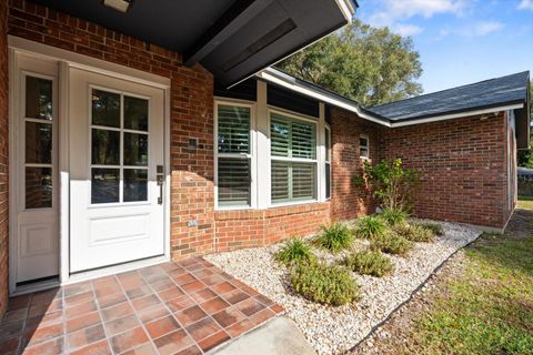 A home in DELAND