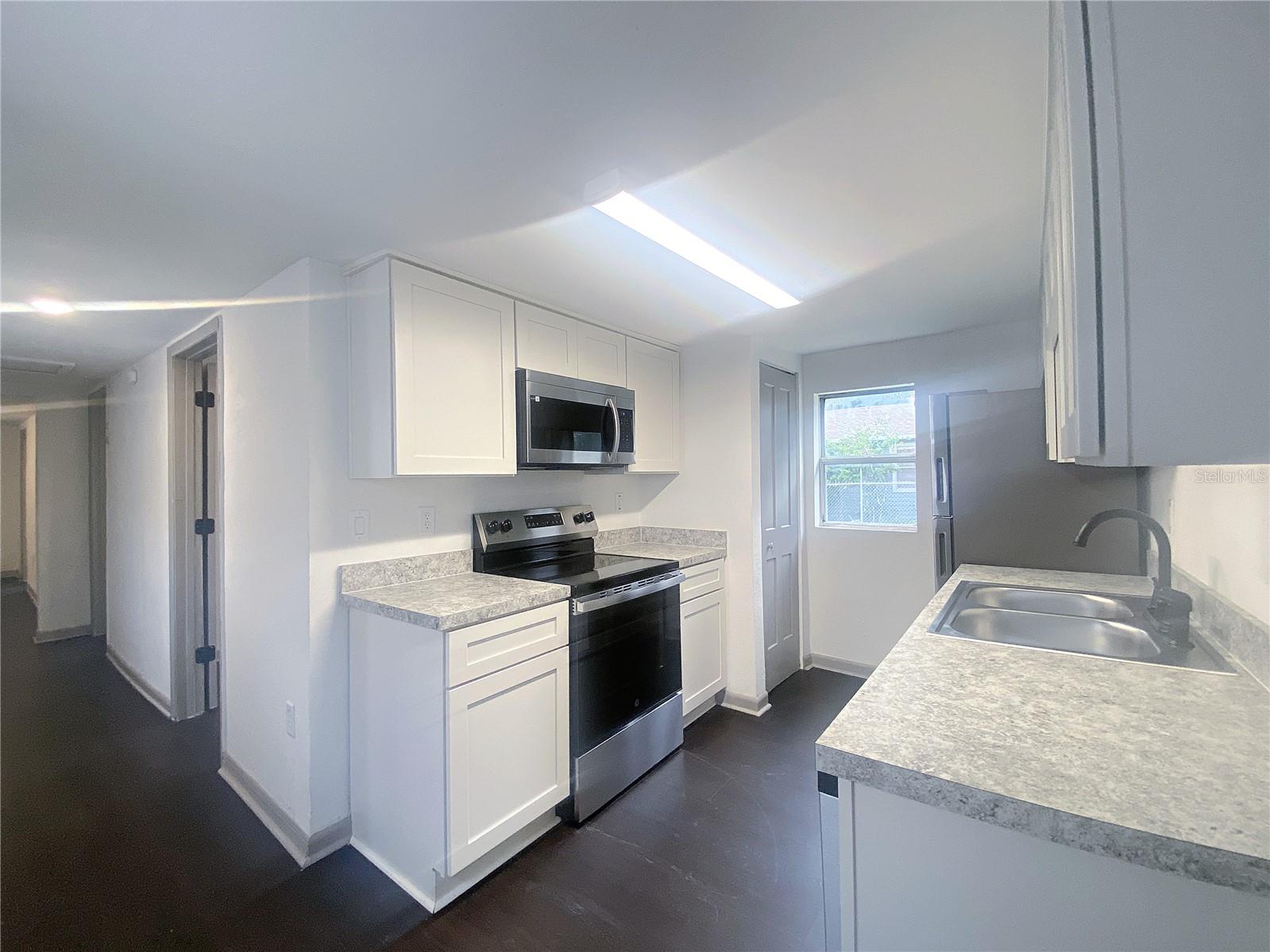 ROOSEVELT MANOR - Residential Lease