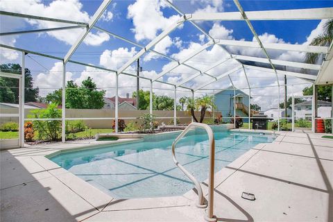 A home in AUBURNDALE