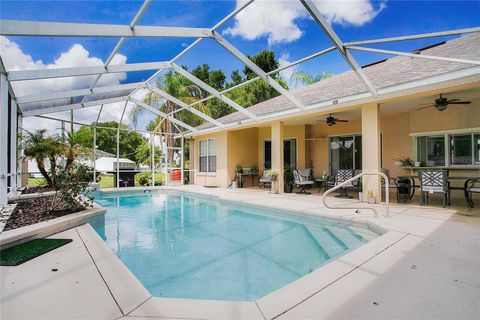 A home in AUBURNDALE