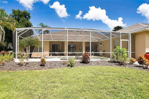 A home in AUBURNDALE