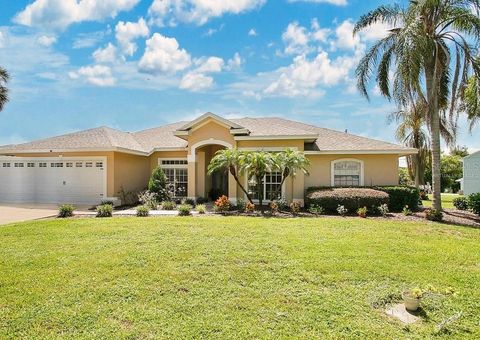 A home in AUBURNDALE