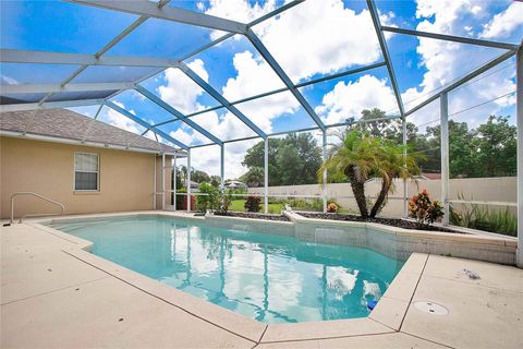 A home in AUBURNDALE