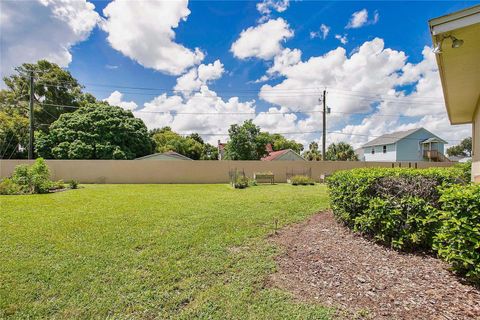 A home in AUBURNDALE