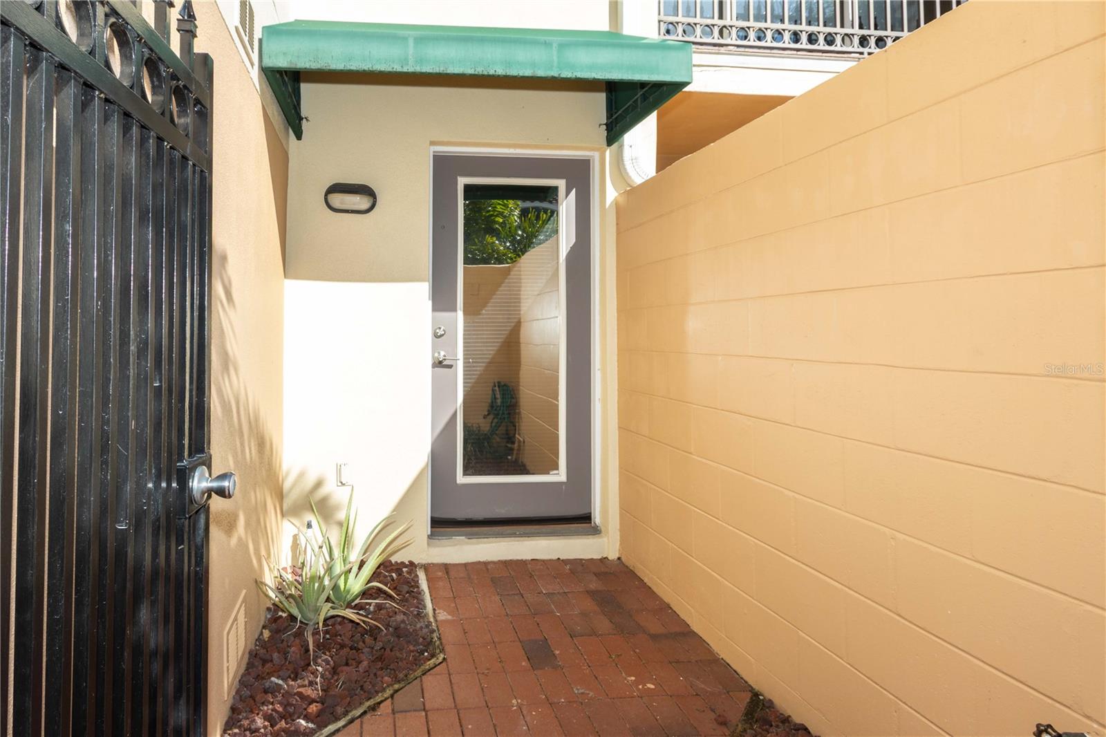 MEDITERRANEAN VILLAGE IN THE PARK - Residential Lease