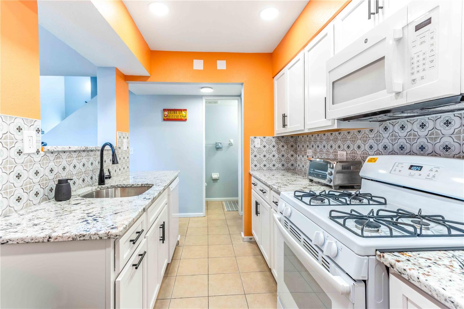 MEDITERRANEAN VILLAGE IN THE PARK - Residential Lease