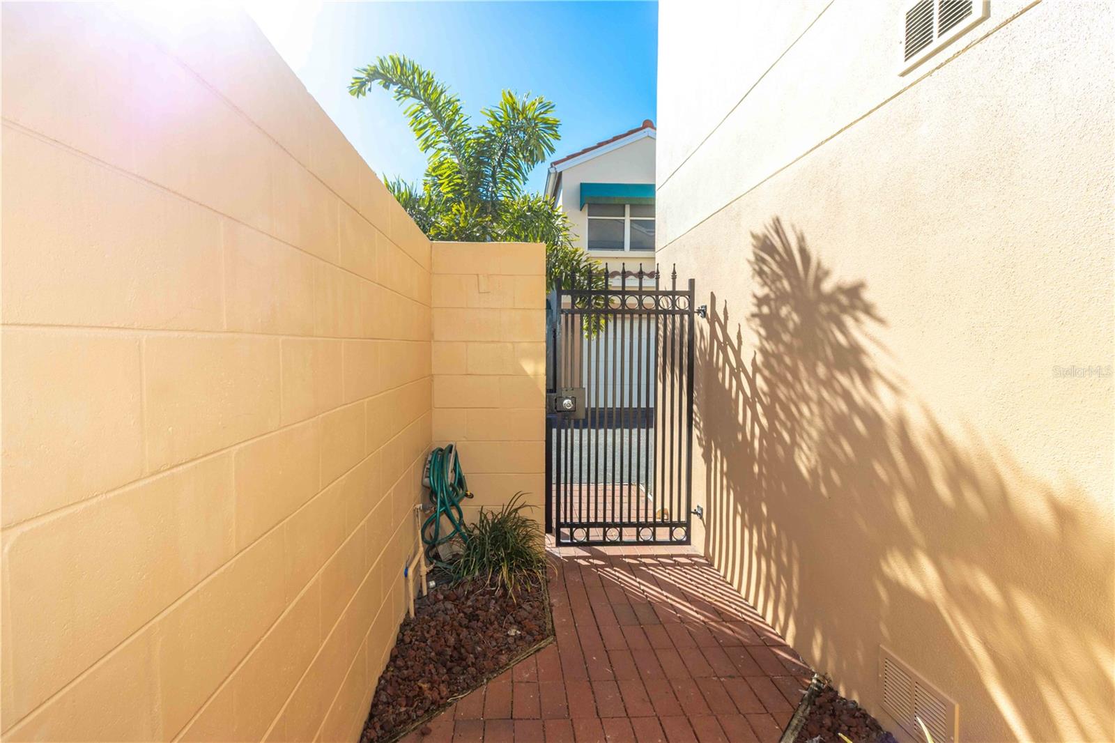 MEDITERRANEAN VILLAGE IN THE PARK - Residential Lease