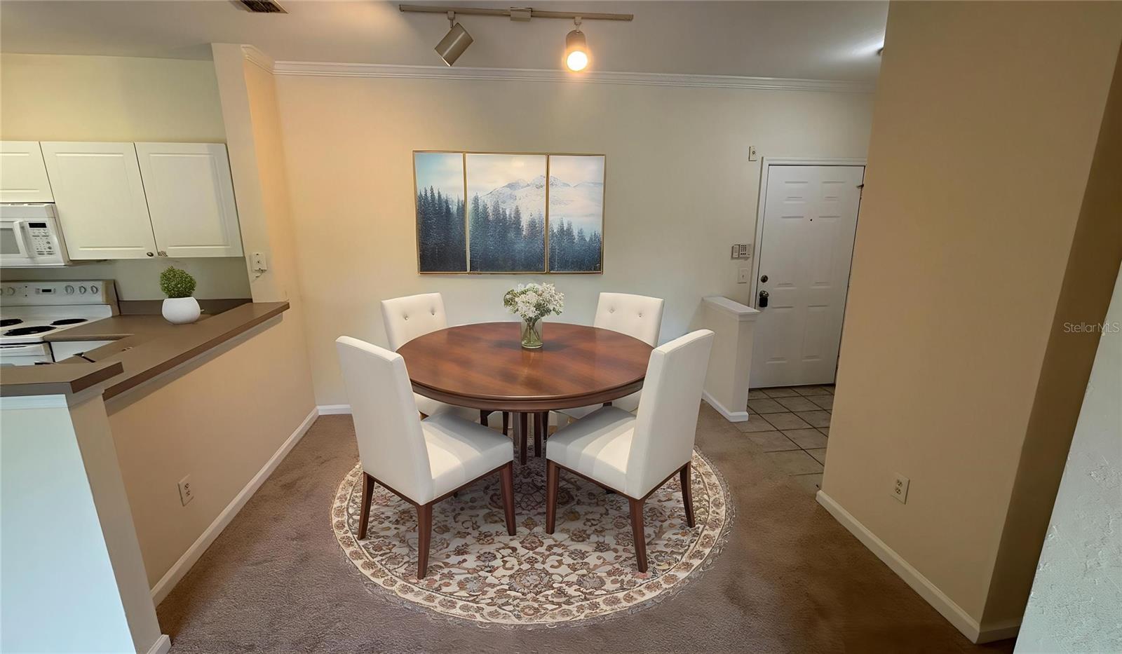 9304 CRESCENT LOOP CIRCLE 305