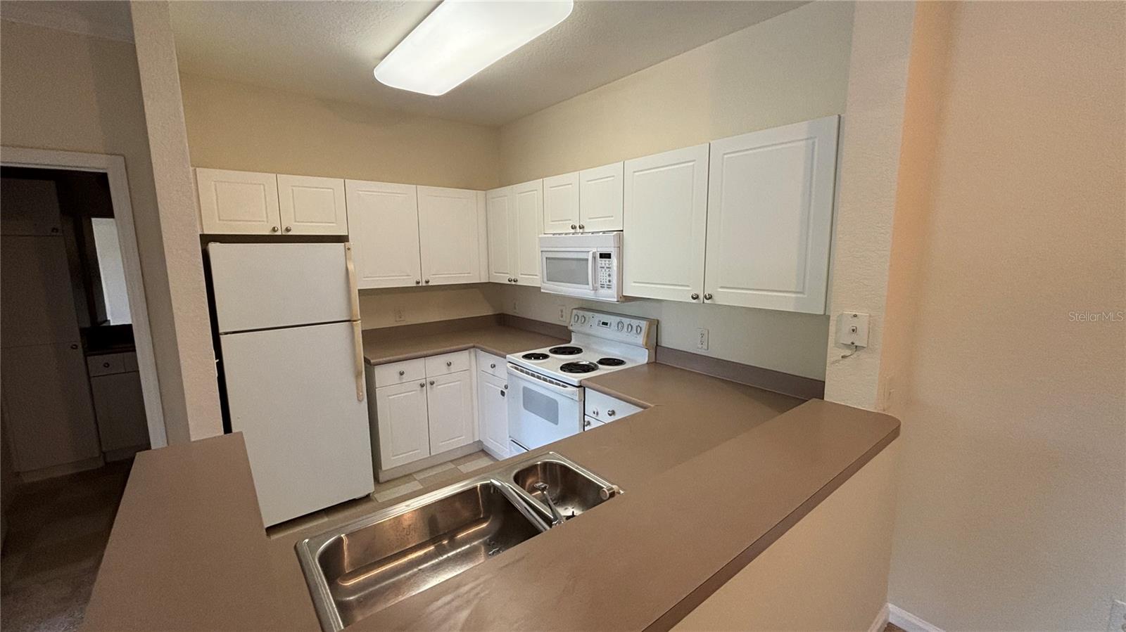 9304 CRESCENT LOOP CIRCLE 305