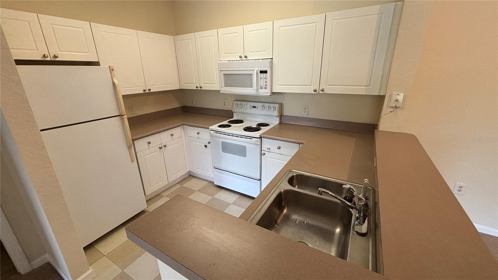 9304 CRESCENT LOOP CIRCLE 305